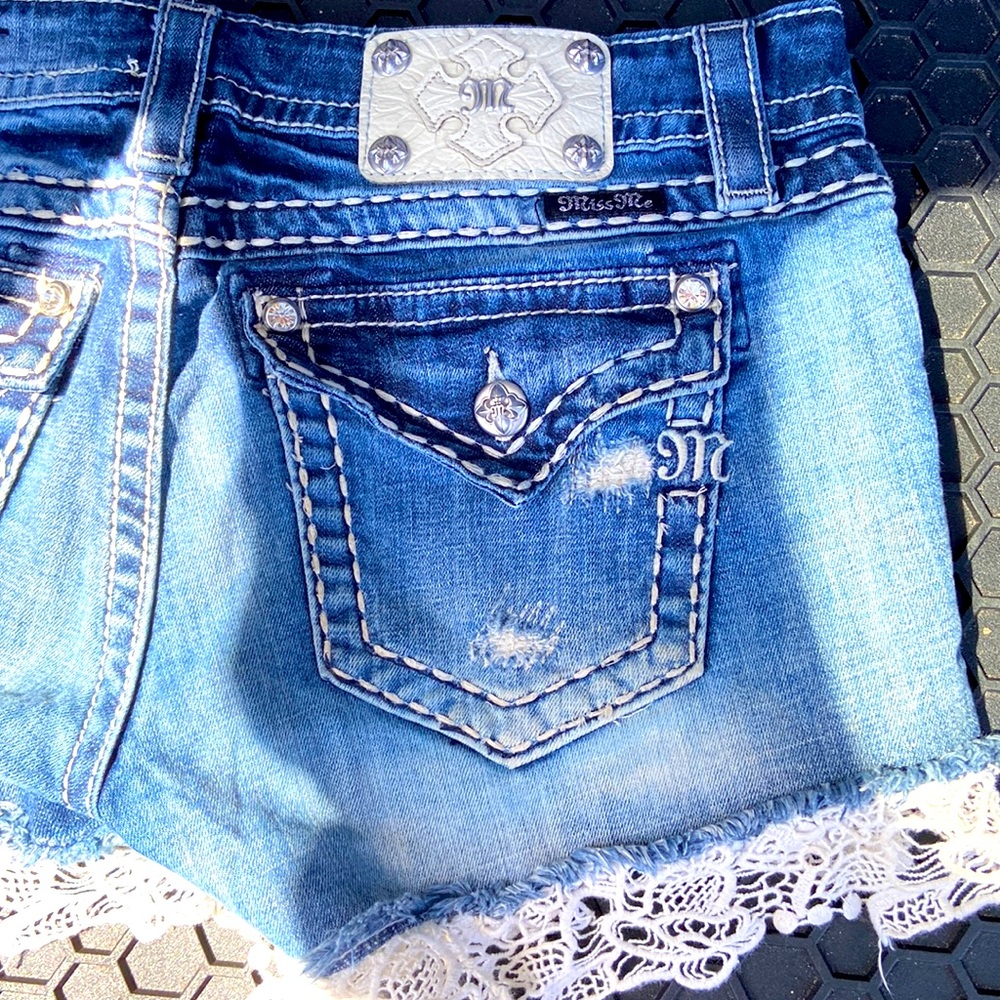 Miss Me factory distressed jean shorts size 29